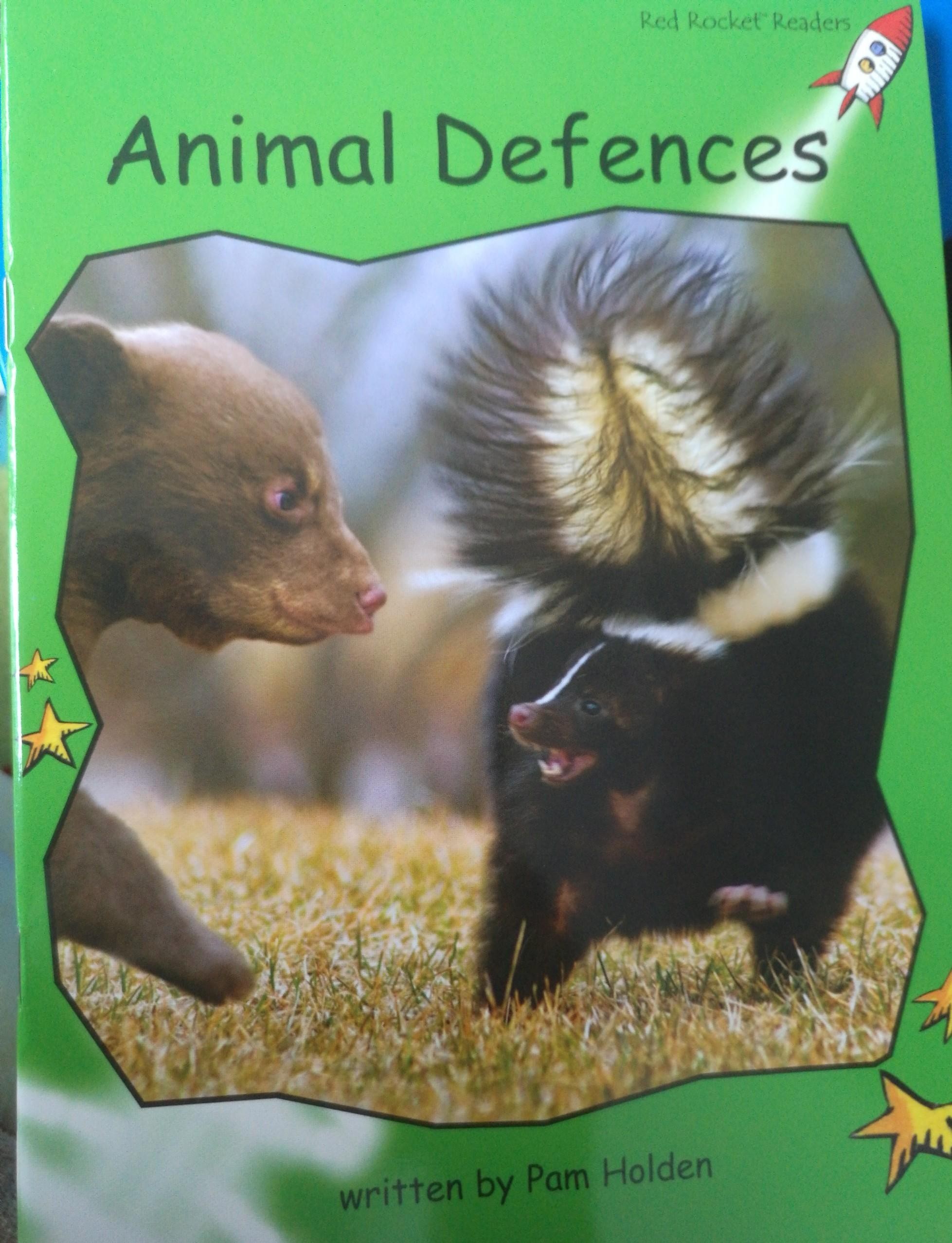 Animal Defences: Standard English Edition (Early Level 4 Non-Fiction Set C)